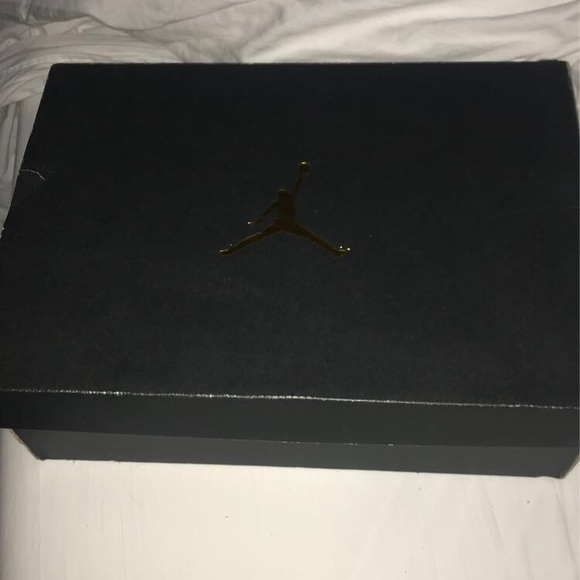 Size 11 Jordan 1 red/black leather never worn - Picture 4 of 4